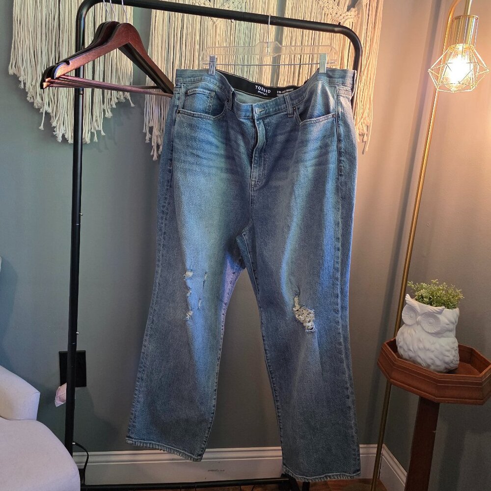 Torrid High-Rise Straight Jeans | Light Wash Distressed Denim | Size 24R